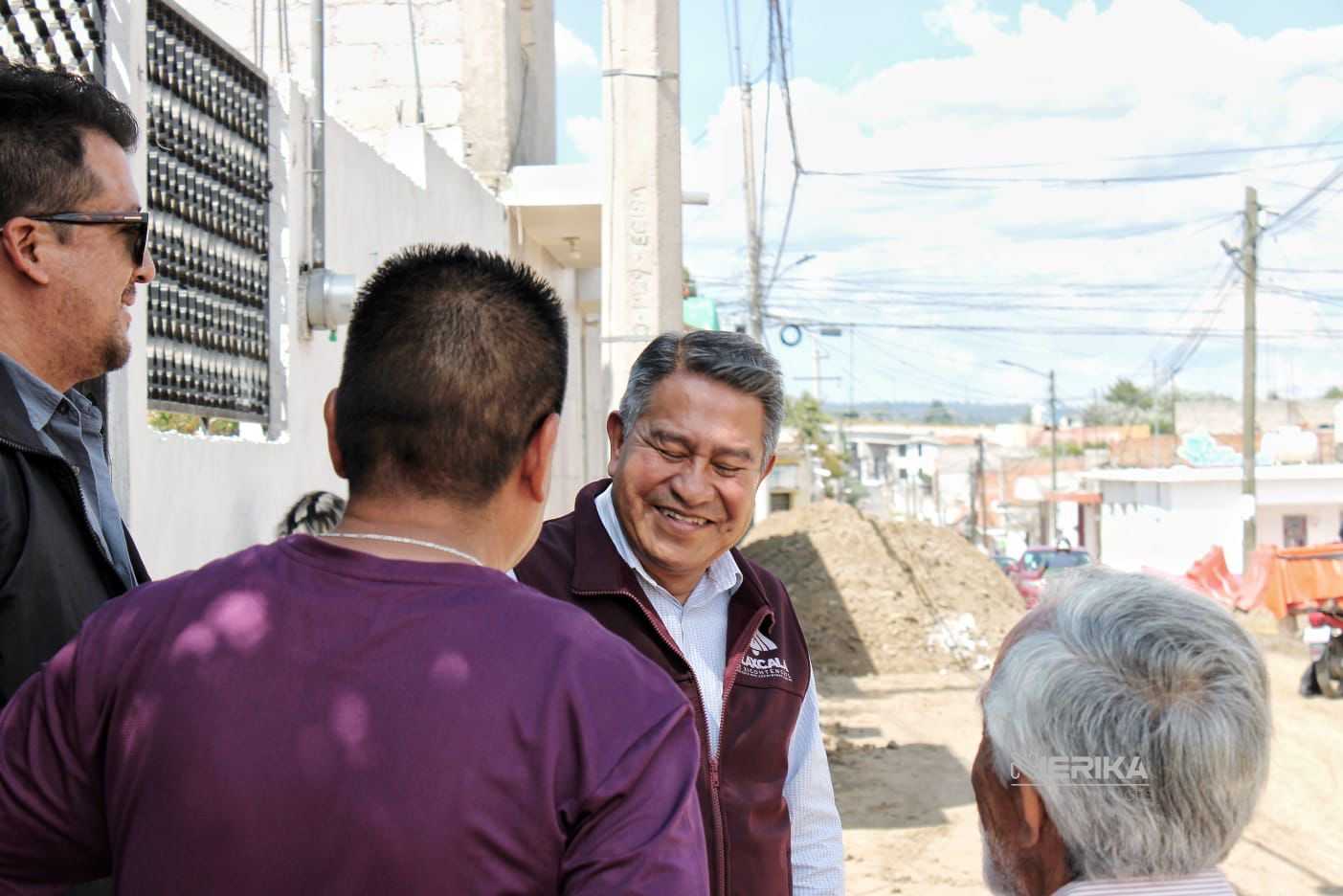 PROMESA CUMPLIDA PARA SANTA MARÍA IXTULCO: CARLOS LÓPEZ SUPERVISA AVANCES DE REHABILITACIÓN VIAL