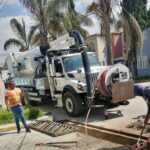 Brigadas de “Más Territorio” desazolvan rejilla en Acuitlapilco y limpian cunetas en Tepehitec