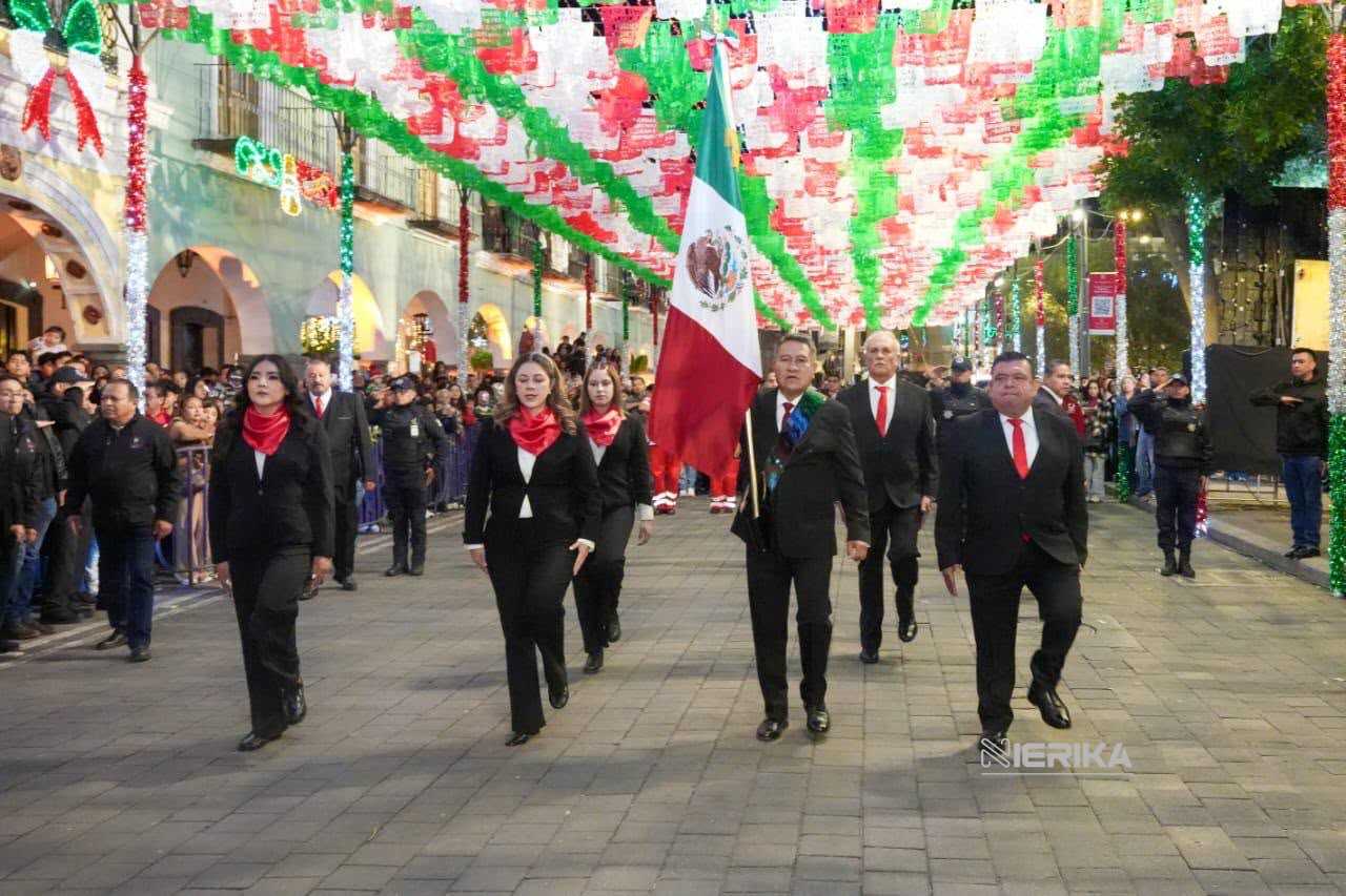 CARLOS LÓPEZ SUÁREZ PARTICIPA EN LA CEREMONIA DEL GRITO DE INDEPENDENCIA EN TLAXCALA CAPITAL