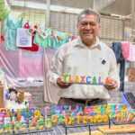 VÍCTOR MANUEL ENCONTRÓ EN EL MERCADO DE ARTESANOS DE TLAXCALA UN ESPACIO PARA MOSTRAR Y COMERCIALIZAR SU TALENTO CON LA MADERA