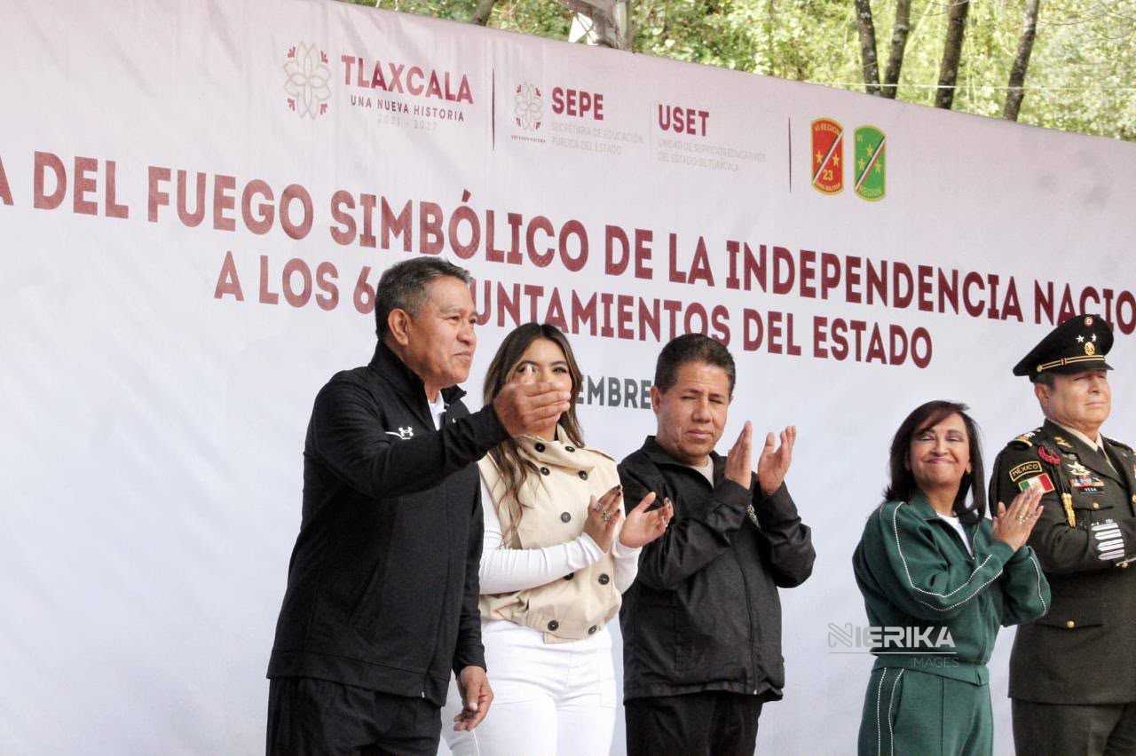RECIBE TLAXCALA CAPITAL EL FUEGO SIMBÓLICO DE LA INDEPENDENCIA NACIONAL