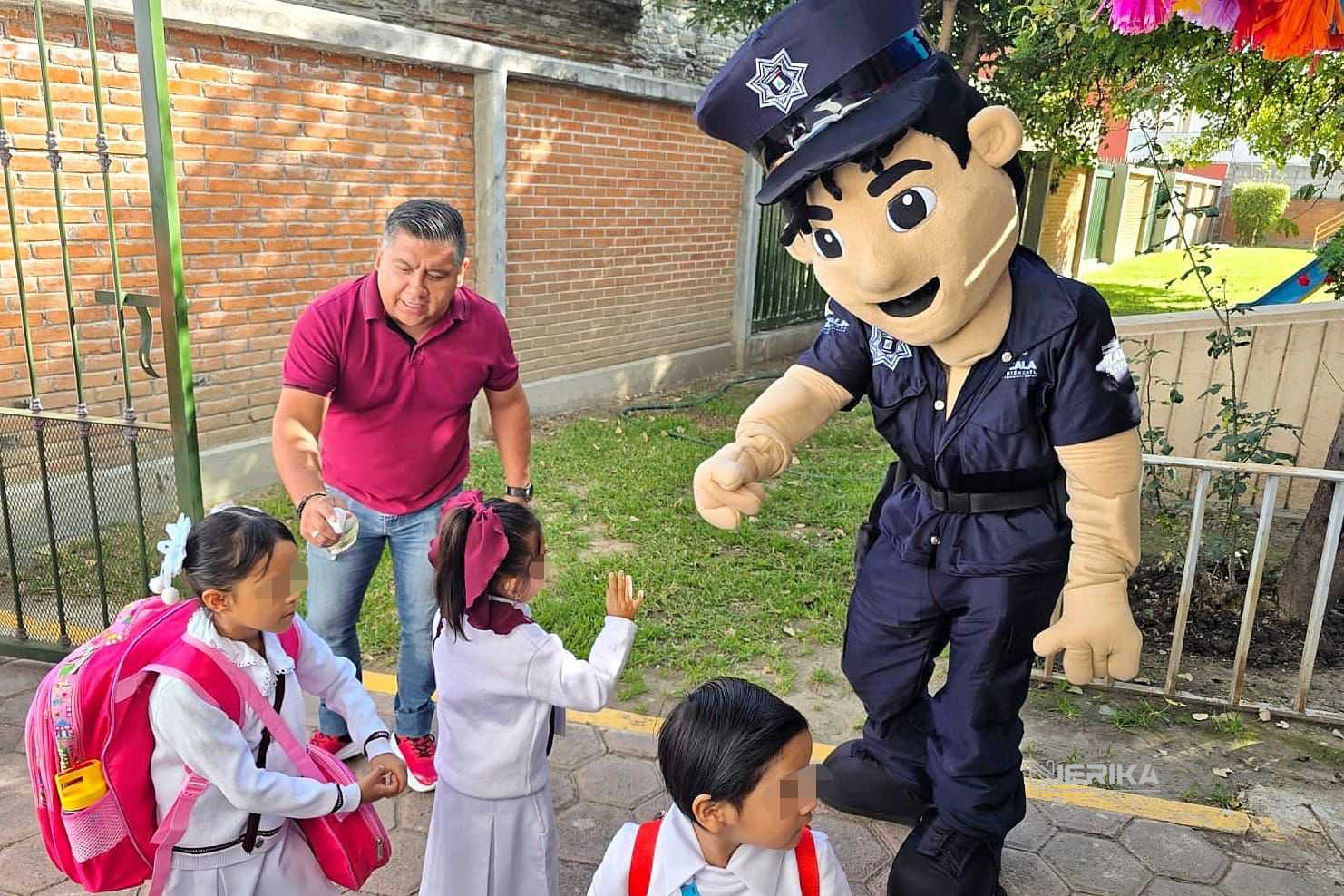 NICO DE LA POLICÍA MUNICIPAL DE TLAXCALA, ALEGRA EL REGRESO A CLASES DEL JARDÍN DE NIÑOS ENRIQUE PESTALOZZI