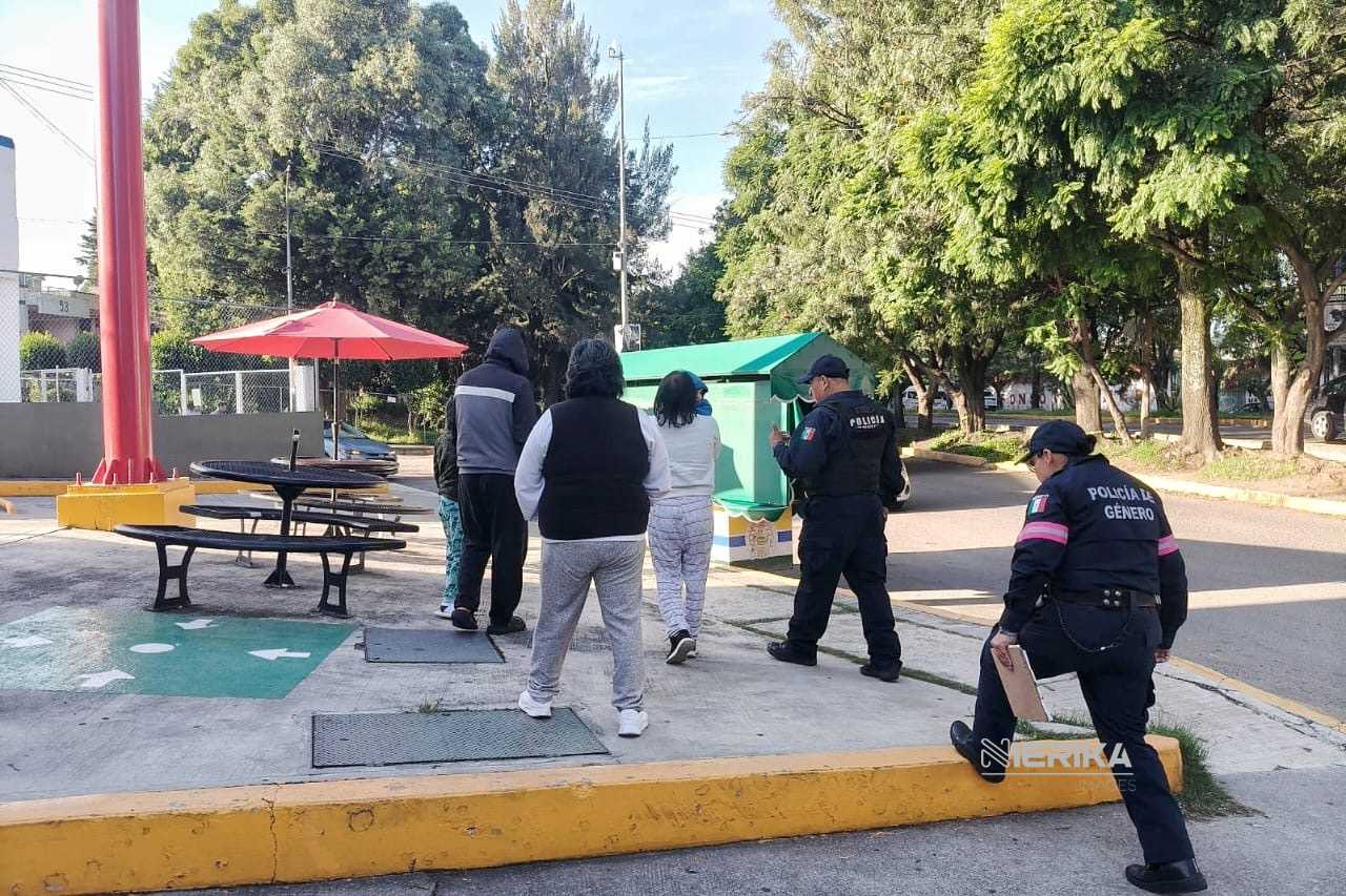 SOLICITAN MUJER Y SUS HIJOS APOYO EN CABINA DE AUXILIO Y ELEMENTOS DE SEGURIDAD DE LA CAPITAL BRINDAN ATENCIÓN OPORTUNA