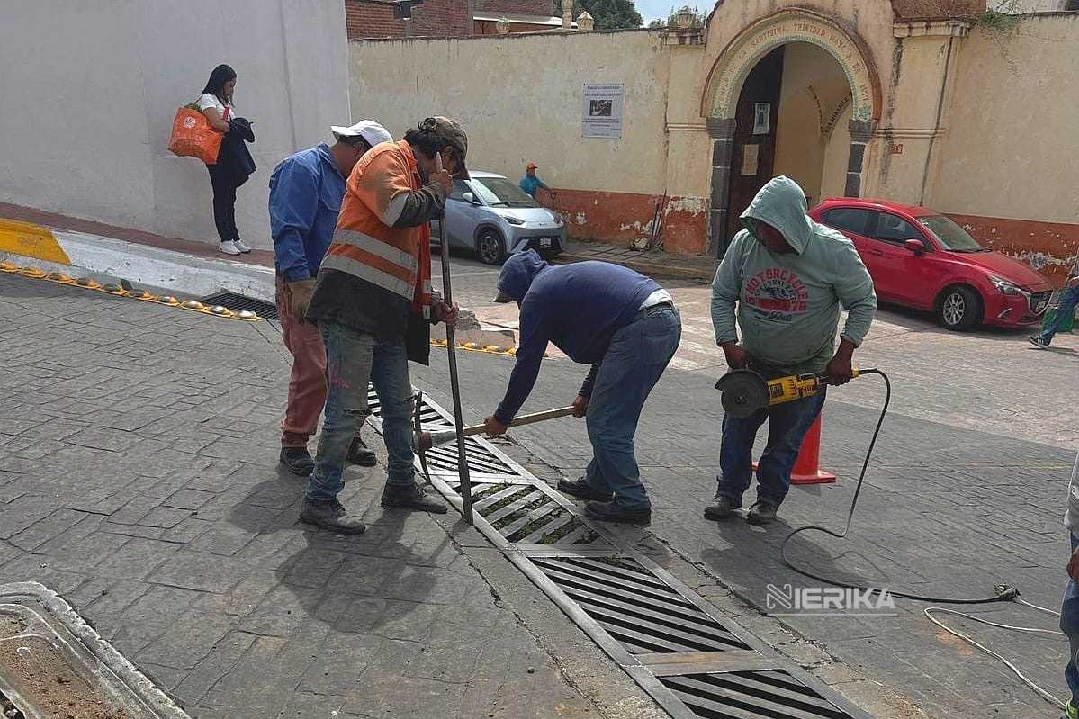REALIZA AYUNTAMIENTO DE TLAXCALA JORNADA INTENSIVA DE LIMPIEZA PREVENTIVA DE REJILLAS PLUVIALES PARA PROTEGER A LA CIUDADANÍA