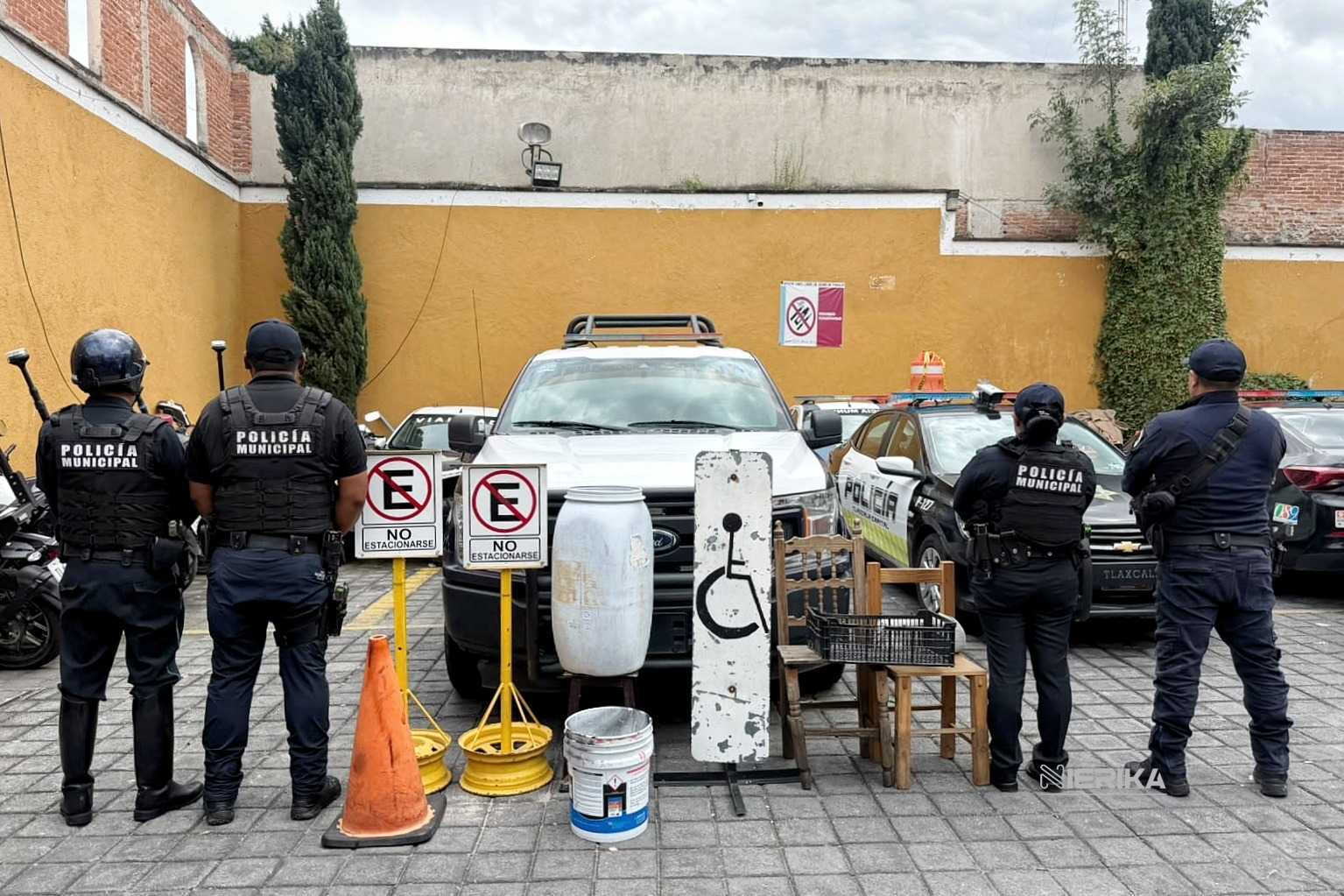 POLICÍA DE LA CAPITAL CONTINÚA CON RETIRO DE APARTADOS EN LA VÍA PÚBLICA