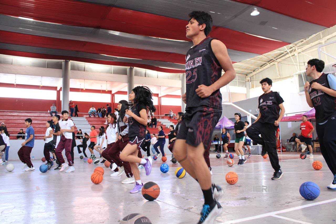 MÁS DE 240 PERSONAS PARTICIPAN EN CLASE NACIONAL DE BALONCESTO EN CALPULALPAN