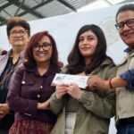 JÓVENES TLAXCALTECAS RECIBEN TARJETAS PARA CONSTRUIR SU FUTURO.